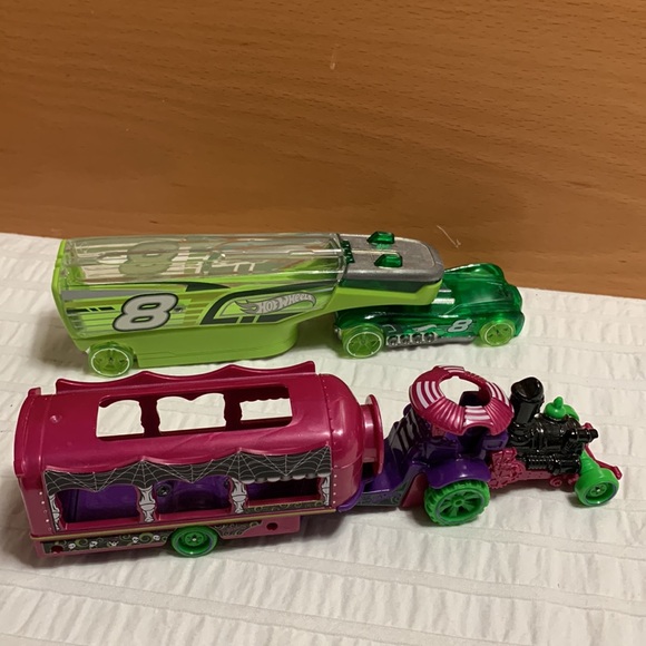 Super Rigs Haulers by Hot Wheels and Mattel - Picture 2 of 16